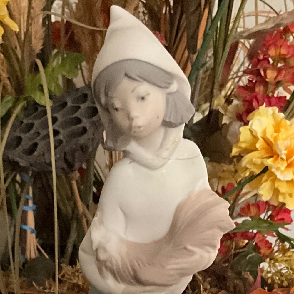 Retired Lladro - Girl with chicken, matte finish. 16-LR